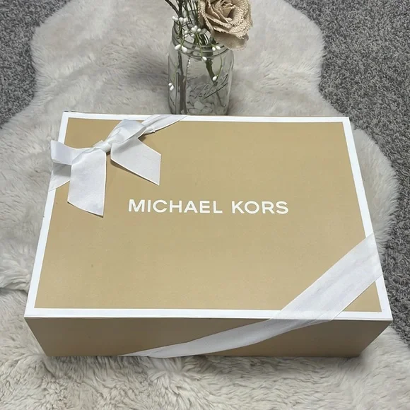 MICHAEL KORS Lita New w/Tags Orig Pkg Crossbody Bag & Magnetic Gift StorageBox - Picture 8 of 16